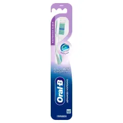 Oral-B Vivid Advanced Whitening Manual Toothbrush - Soft