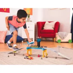 DRIVEN &ndash; Airport Playset with Toy Airplane (32pc) &ndash; Micro Series