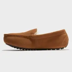 dluxe by dearfoams Men's Nelson Shearling Moccasin Slippers - Chestnut