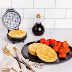 Uncanny Brands Star Wars Mini Darth Vader Waffle Maker