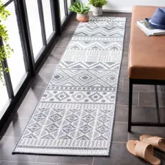 Bermuda BMU818  Machine Washable UV Resistant Stain Resistant Non-Shedding Power Loomed Indoor/Outdoor Rugs - Safavieh