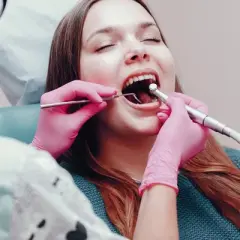 FifthPulse Disposable Vinyl Exam Gloves, Pink, Box of 100 - Powder-Free, Latex-Free, 3-Mil Thickness