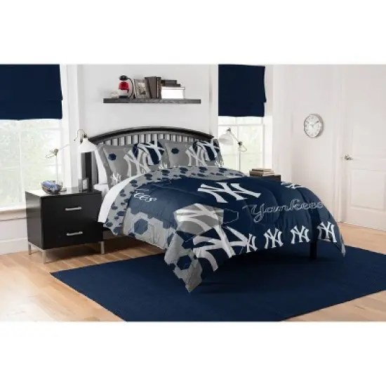 MLB New York Yankees Hexagon Comforter Set image {2}