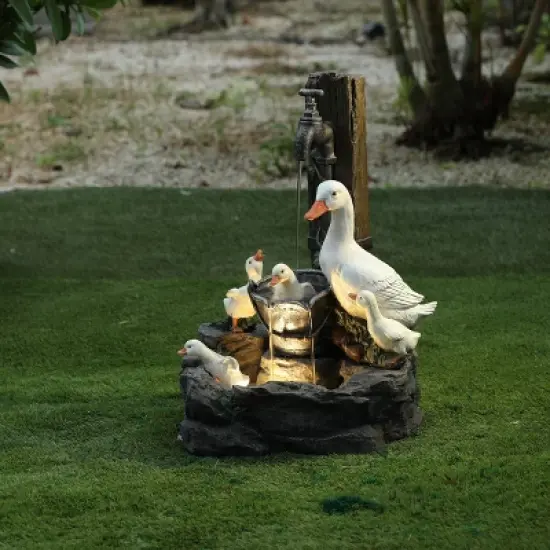 LuxenHome Resin Farmhouse Duck Family Outdoor Patio Fountain Water Fountain image {7}