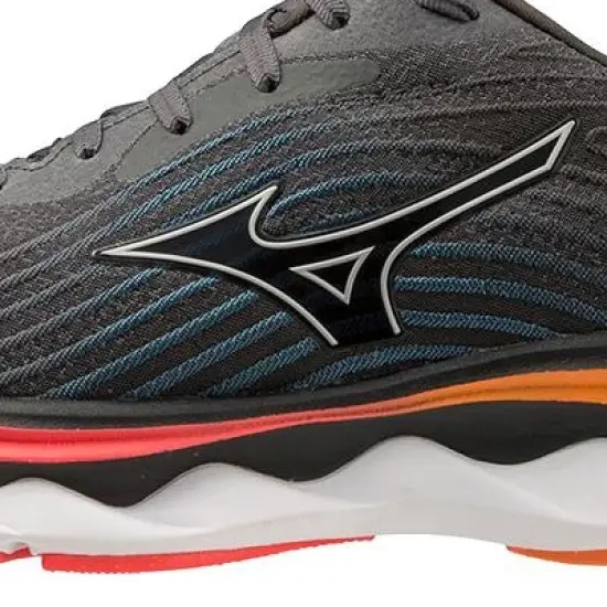 Mizuno Men's Wave Sky 6 Running Shoe image {2}