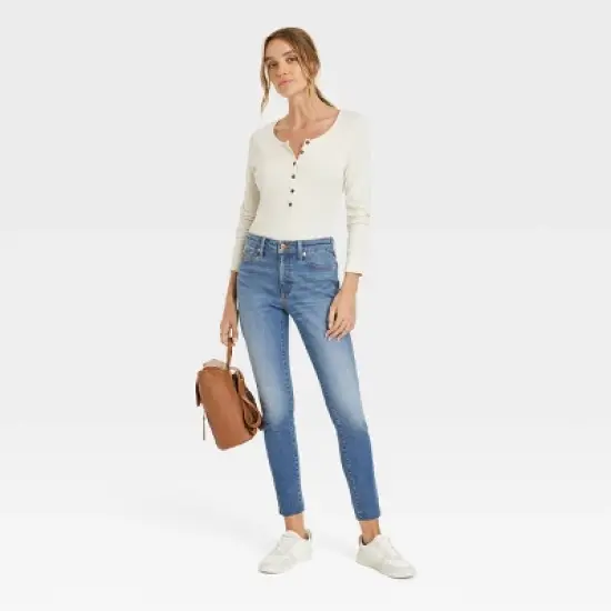 Women's High-Rise Skinny Jeans - Universal Thread&trade; Medium Wash image {2}