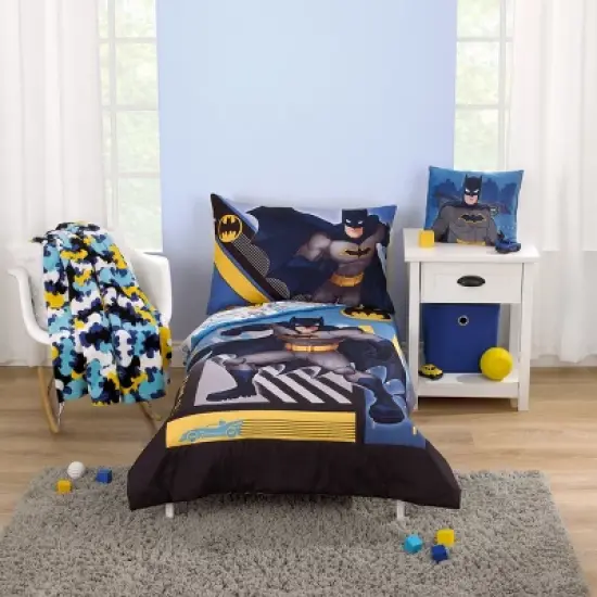 Warner Brothers Batman The Caped Crusader Navy, Gray, and Yellow Bat-Signal 4 Piece Toddler Bed Set image {8}