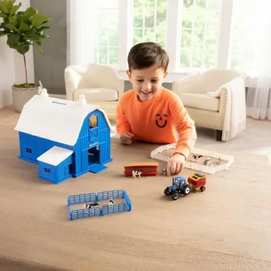 ERTL 1/64 Special Edition New Holland Dairy Barn Set with T6.164 Tractor and Roll-Belt 560 Baler 13982 image {3}