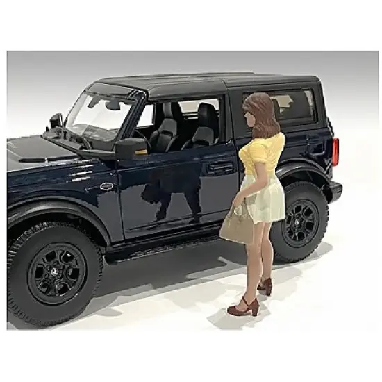 "The Dealership" Customer II Figurine for 1/24 Scale Models by American Diorama image {2}