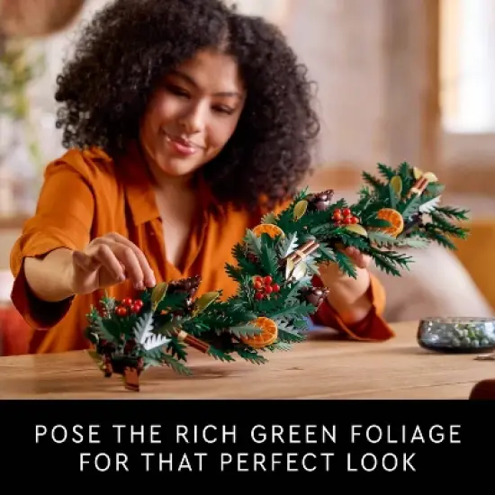 LEGO Icons Wreath-Making Kit and Holiday Garland 10340 image {4}