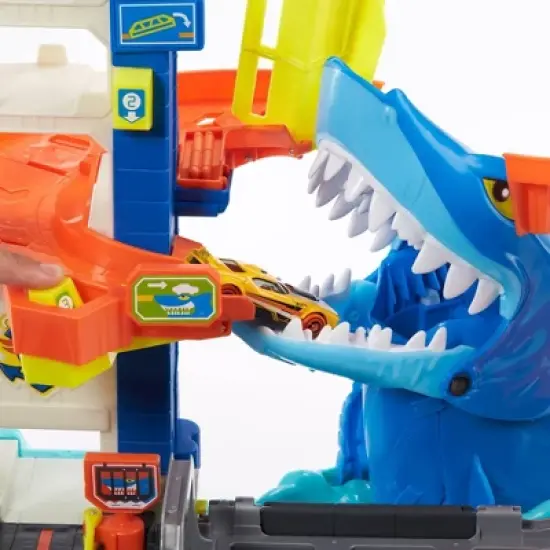 Hot Wheels Attacking Shark Escape Trackset image {3}