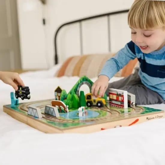 Melissa & Doug Take-Along Railroad 17pc image {4}