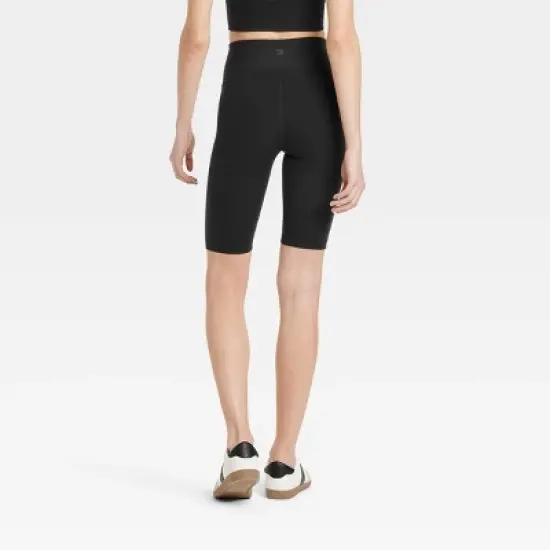 Women&rsquo;s Dynamic Flex High-Rise Bike Shorts 10" - All In Motion&trade; Black image {1}