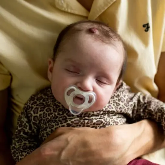 Tommee Tippee Ultra-Light Silicone Baby Pacifier 0-6m - 4pk image {2}