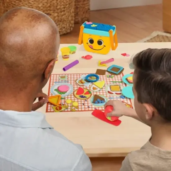 Play-Doh Picnic Shapes Starter Set image {7}