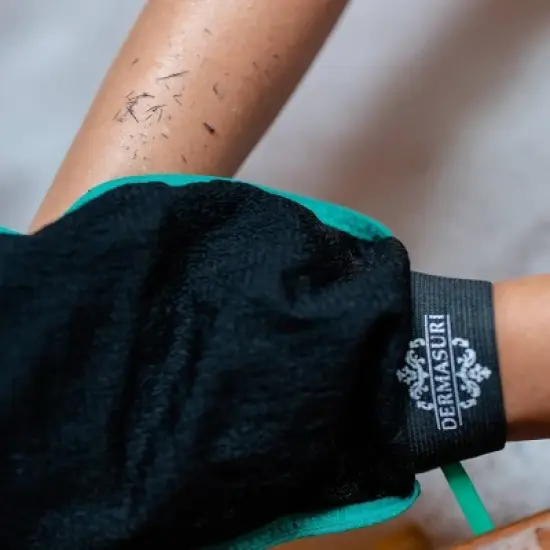 Dermasuri Exfoliating Body Scrub Glove Scrubber - 1ct image {2}