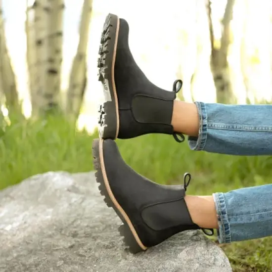 Nisolo Sustainable Women's Go-To Lug Chelsea Boot image {4}