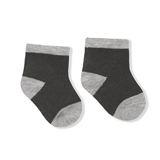 Warner Bros Boy's 4-Pack Batman Short Sleeve Baby Bodysuit Creeper, Casual Shorts, Cap and Matching Socks for Infant image {2}