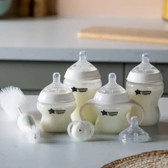 Tommee Tippee Closer to Nature Baby Bottle Gift Set - 8ct image {1}