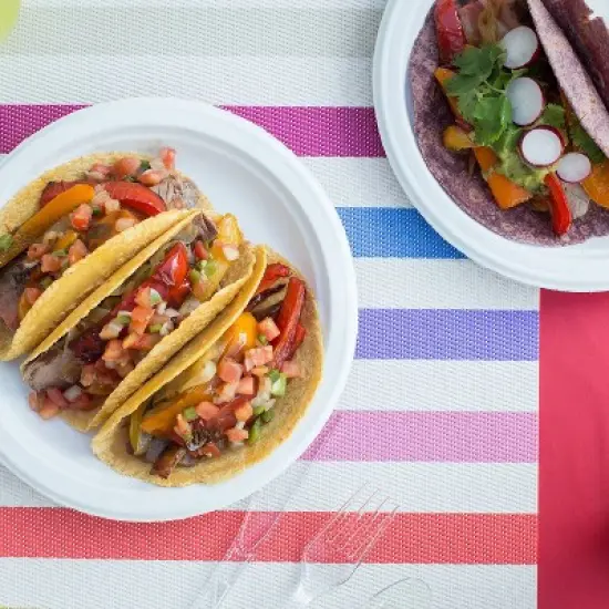 Chinet Classic Lunch Plate 8 3/4" image {4}