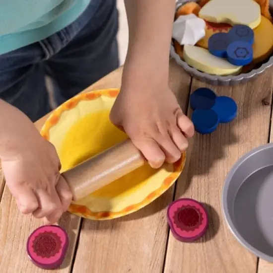 Melissa & Doug Doughlicious Cook Bake & Serve Pretend Play Set image {4}