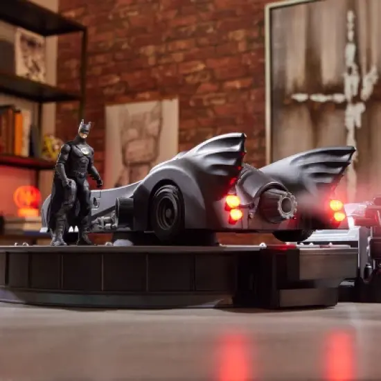 DC Comics Limited Edition 1989 Batmobile RC with Action Figure image {2}