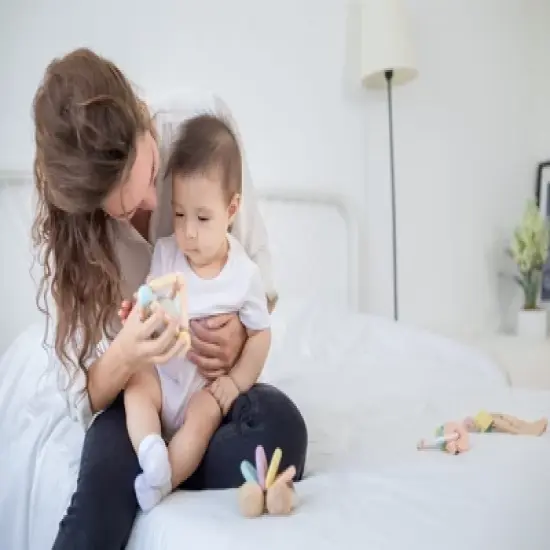 Plantoys| Triangle Clutching Toy - Pastel Series image {6}