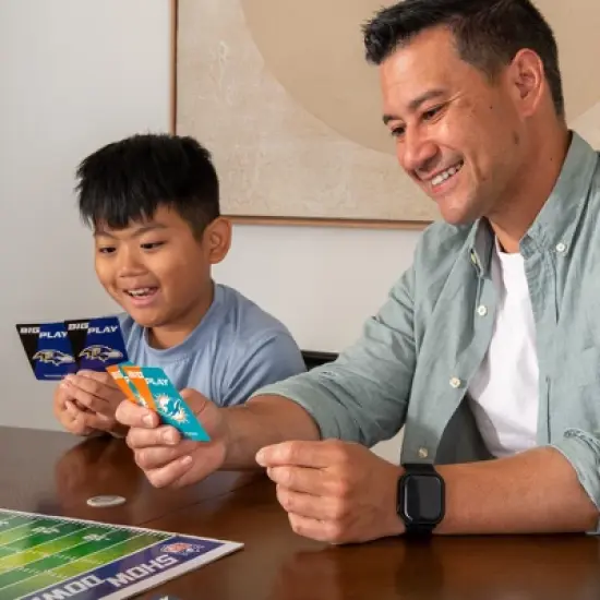 Buffalo Games NFL Showdown Card Game: Problem Solving, 15-20 Min Play, Includes Game Board, 2 Players image {6}