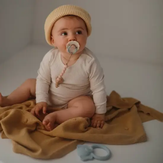 Mushie Silicone Pacifier Clip image {3}