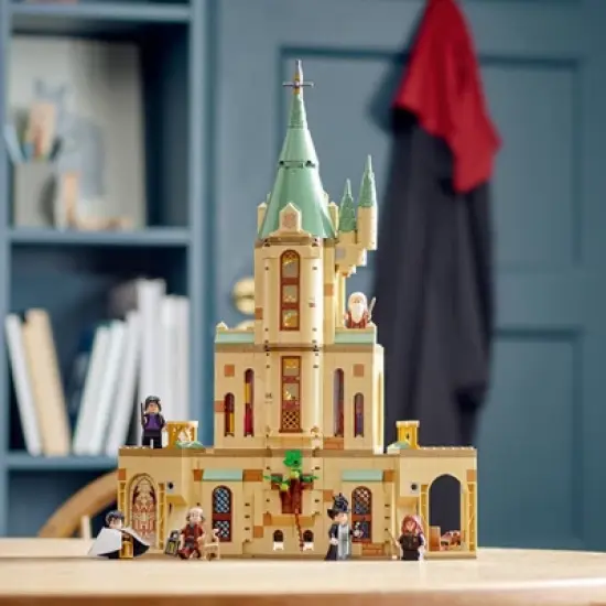 LEGO Harry Potter Hogwarts: Dumbledore Office Set 76402 image {4}