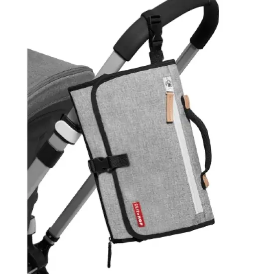 Skip Hop Pronto Baby Changing Station & Diaper Clutch image {7}