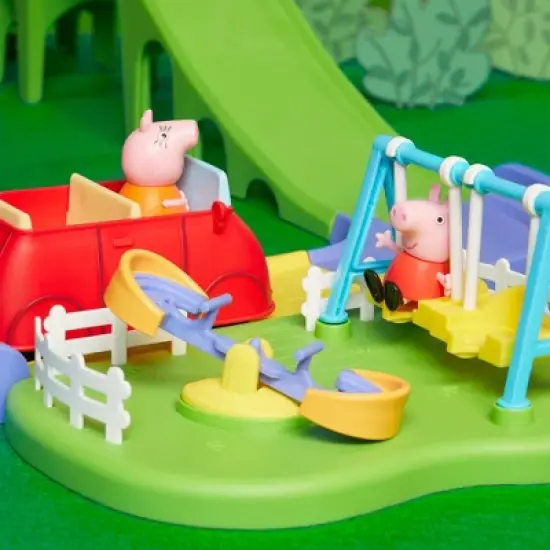 Peppa Pig All Around Peppa's Town Set with Adjustable Track image {5}