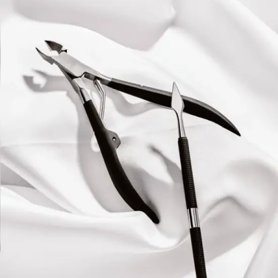 JAPONESQUE Toenail Clipper & Cuticle Pusher Soft Touch image {4}