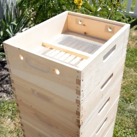 Lehman's Stoney Acres Quilt Box Winter Hive Topper, Beekeeping Insulated Box for Winter Protection, Retains Heat, Fits 10-Frame Langstroth Beehives image {4}