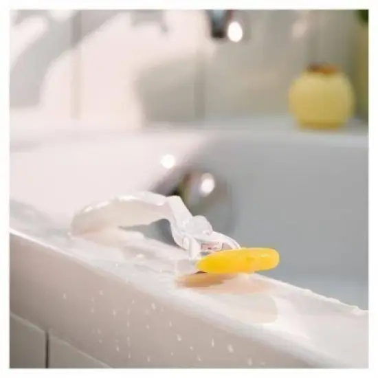 Venus Comfortglide with Olay Coconut Women's Razor + 2 Razor Blade Refills image {6}