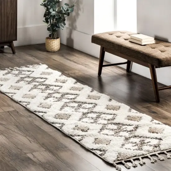 nuLOOM Amalia Southwestern High Low Shaggy Tassel Area Rug image {1}
