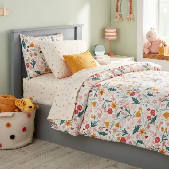 In the Garden Kids' Bedding Set with Sheets - Pillowfort&trade; image {1}