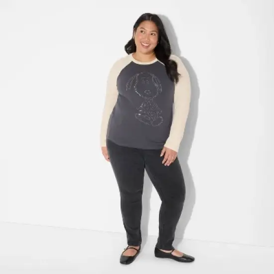 Women's Snoopy Long Sleeve Graphic T-Shirt - Black image {4}