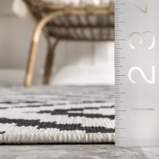 nuLOOM Darrow Moroccan Diamond Indoor/Outdoor Patio Area Rug image {2}