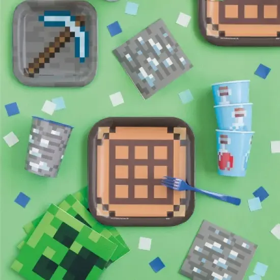 Minecraft 7" 8ct Paper Party Snack Plates image {1}