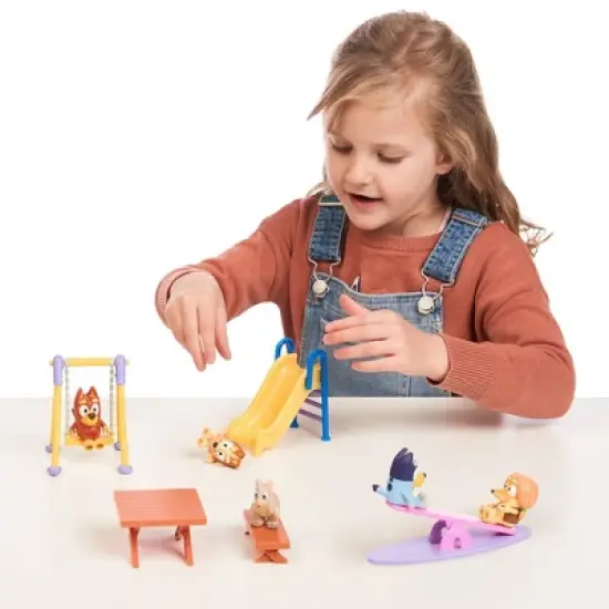 Bluey Deluxe Park Themed Playset image {6}