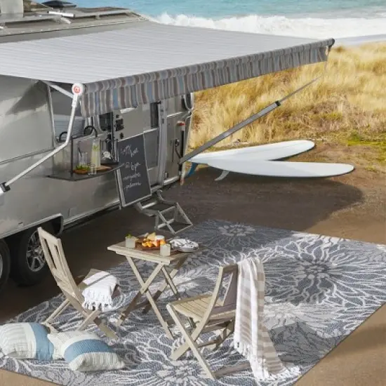 Bahamas Modern All-Over Floral Indoor/Outdoor Area Rug - JONATHAN Y image {8}