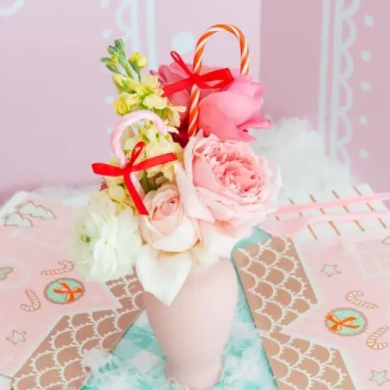 Daydream Society - Candy Cane Peppermint Scented Pen - Pack of 1 Pen, 2 Color Options image {3}