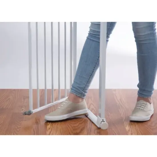 Safety 1st Flat Step Pressure-Mounted Baby Gate, fits between 28.75" and 31.25" image {5}