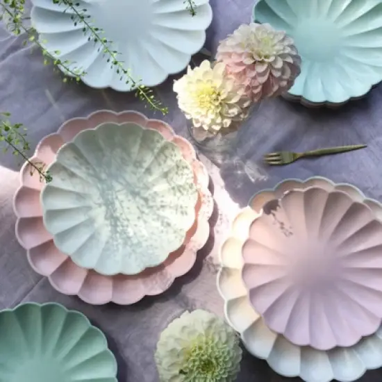 Meri Meri Large Candy Pink Compostable Plates (Pack of 8) image {2}
