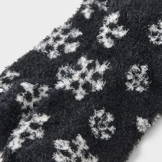 Women's Snowflake Cozy Low Cut Socks - Auden&trade; 4-10 image {2}