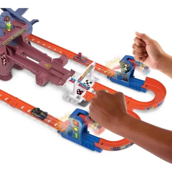 Hot Wheels RacerVerse Spider-Man&rsquo;s Web-Slinging Speedway Track Set image {2}