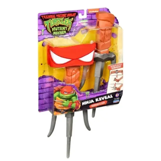 Teenage Mutant Ninja Turtles: Mutant Mayhem Ninja Reveal Raphael's Sais and Role Play Set image {3}