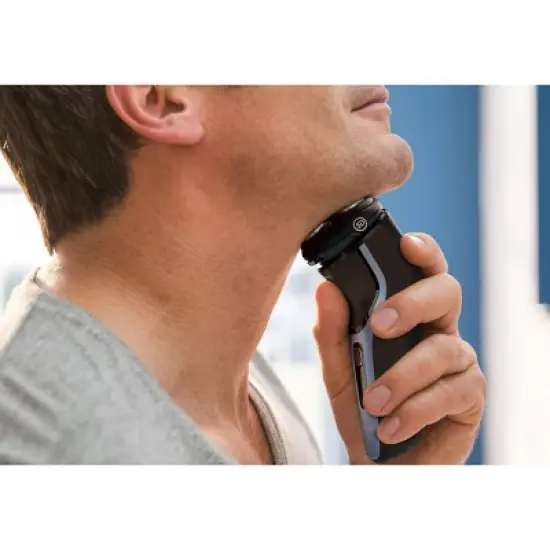 Philips Norelco Wet & Dry Men's Rechargeable Electric Shaver 3500 - S3212/82 image {6}