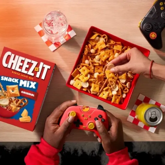 Cheez-It Baked Classic Snack Mix - 10.5oz image {6}